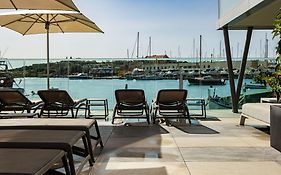Strand Suites By Neu Collective